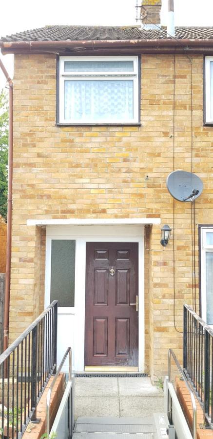 61 Baker Street Apartment Luton  Ngoại thất bức ảnh